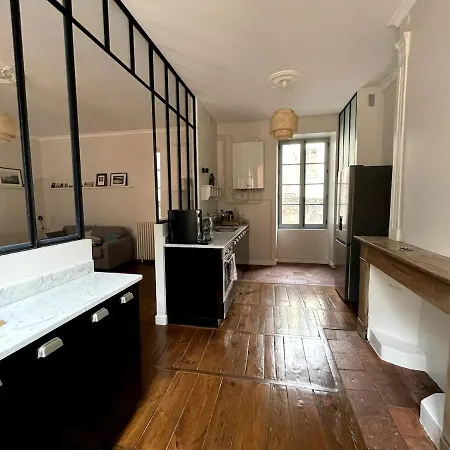 Beautiful - Hypercentre Marketplace Apartment Cahors