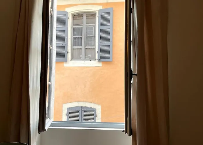 Beautiful - Hypercentre Marketplace