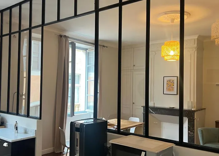 Апартаменты Beautiful - Hypercentre Marketplace *